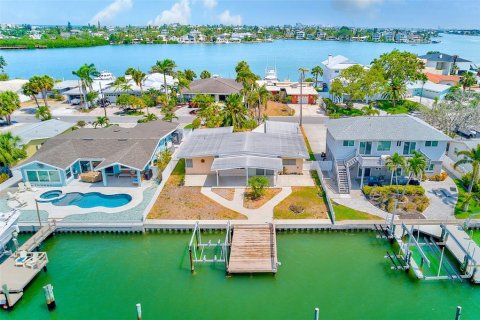 House in Indian Rocks Beach, Florida 2 bedrooms, 139.91 sq.m. № 1684927 - photo 7