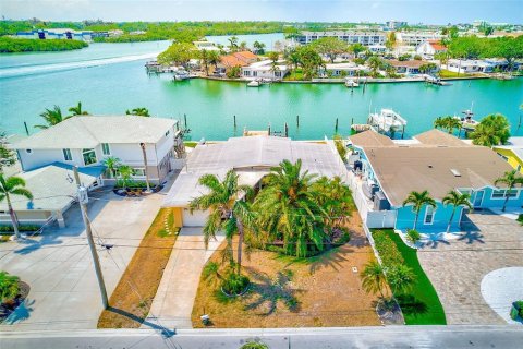 House in Indian Rocks Beach, Florida 2 bedrooms, 139.91 sq.m. № 1684927 - photo 13