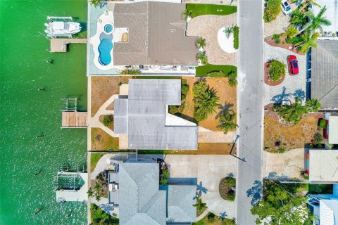 House in Indian Rocks Beach, Florida 2 bedrooms, 139.91 sq.m. № 1684927 - photo 8