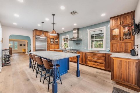 House in Saint Petersburg, Florida 5 bedrooms, 320.88 sq.m. № 1848246 - photo 15