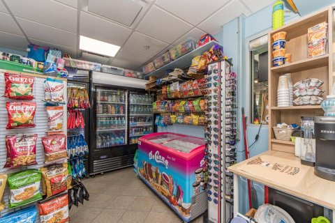 Commercial property in Clearwater, Florida № 1813217 - photo 5