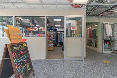 Commercial property in Clearwater, Florida № 1813217 - photo 4