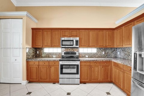 House in Miramar, Florida 4 bedrooms, 251.49 sq.m. № 1874374 - photo 14