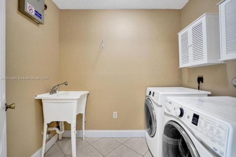 House in Miramar, Florida 4 bedrooms, 251.49 sq.m. № 1874374 - photo 26