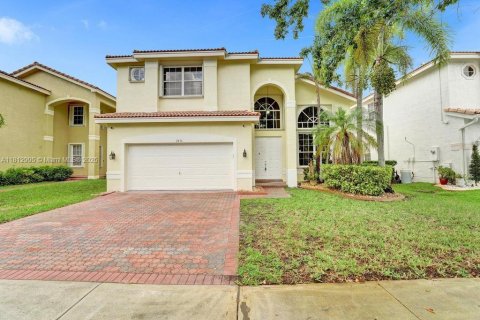 House in Miramar, Florida 4 bedrooms, 251.49 sq.m. № 1874374 - photo 1