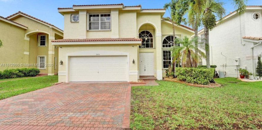 House in Miramar, Florida 4 bedrooms, 251.49 sq.m. № 1874374
