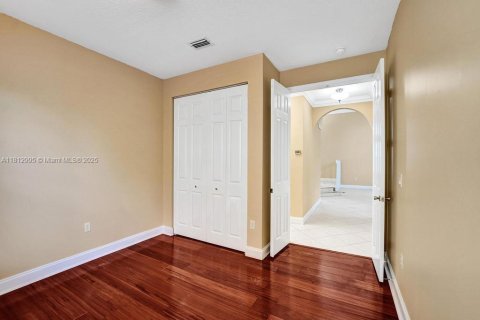House in Miramar, Florida 4 bedrooms, 251.49 sq.m. № 1874374 - photo 30