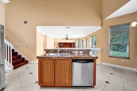 House in Miramar, Florida 4 bedrooms, 251.49 sq.m. № 1874374 - photo 17