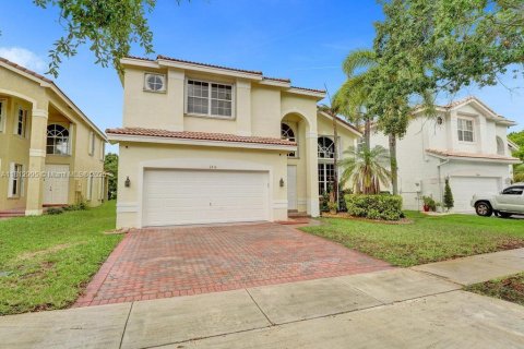 House in Miramar, Florida 4 bedrooms, 251.49 sq.m. № 1874374 - photo 3