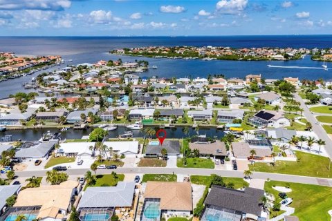 Villa ou maison à vendre à Apollo Beach, Floride: 3 chambres, 168.52 m2 № 2312812 - photo 4