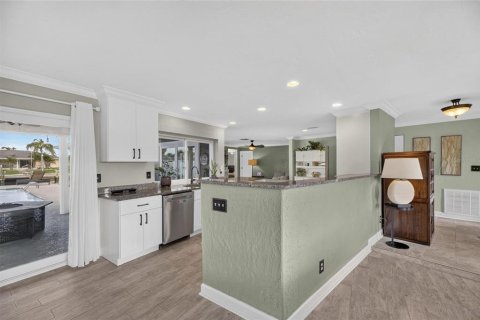 Villa ou maison à vendre à Apollo Beach, Floride: 3 chambres, 168.52 m2 № 2312812 - photo 15