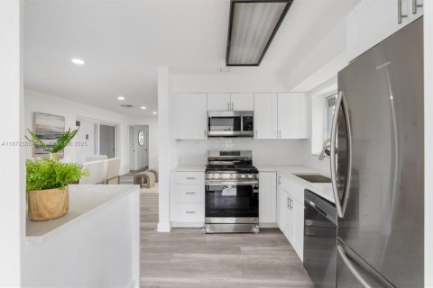 Casa en venta en Coconut Creek, Florida, 3 dormitorios, 128.86 m2 № 1923217 - foto 8