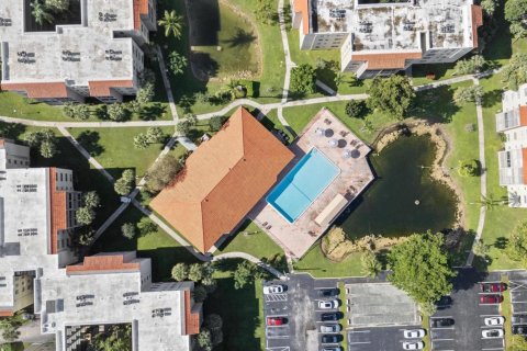 Condo in North Lauderdale, Florida, 2 bedrooms  № 2081503 - photo 21