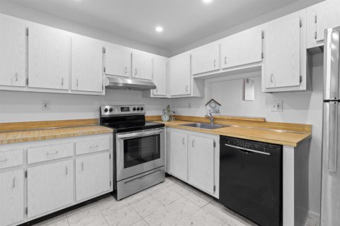 Condo in North Lauderdale, Florida, 2 bedrooms  № 2081503 - photo 5