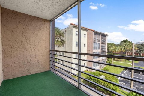 Condo in North Lauderdale, Florida, 2 bedrooms  № 2081503 - photo 17