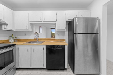Condo in North Lauderdale, Florida, 2 bedrooms  № 2081503 - photo 6