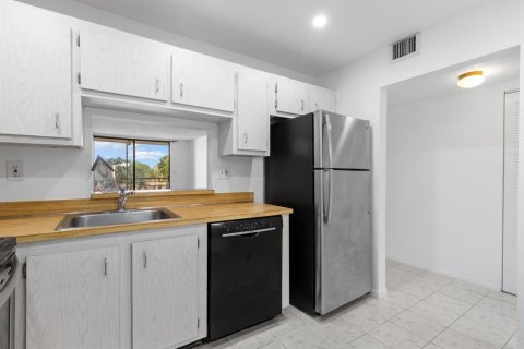 Condo in North Lauderdale, Florida, 2 bedrooms  № 2081503 - photo 7