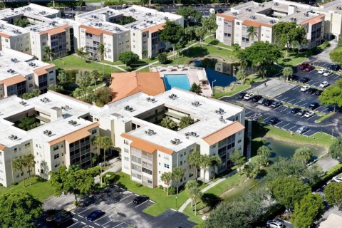 Condo in North Lauderdale, Florida, 2 bedrooms  № 2081503 - photo 20
