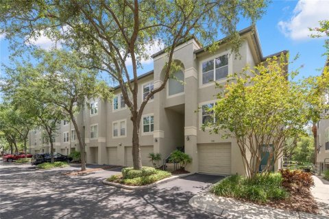 Condo in Tampa, Florida, 2 bedrooms № 1869634 - photo 2