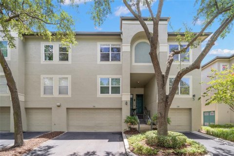 Condo in Tampa, Florida, 2 bedrooms № 1869634 - photo 1