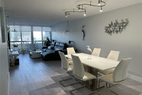 Condominio en venta en Miami Beach, Florida, 2 dormitorios, 100.8 m2 № 1980505 - foto 7