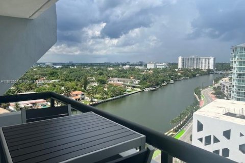 Condominio en venta en Miami Beach, Florida, 2 dormitorios, 100.8 m2 № 1980505 - foto 2