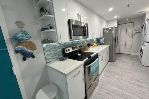 Condominio en venta en Miami Beach, Florida, 2 dormitorios, 100.8 m2 № 1980505 - foto 12