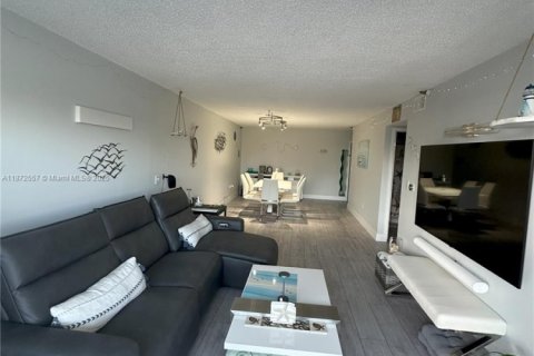 Condominio en venta en Miami Beach, Florida, 2 dormitorios, 100.8 m2 № 1980505 - foto 8