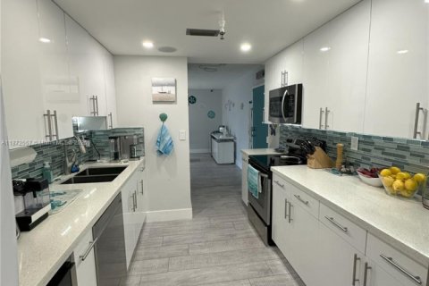 Condominio en venta en Miami Beach, Florida, 2 dormitorios, 100.8 m2 № 1980505 - foto 10