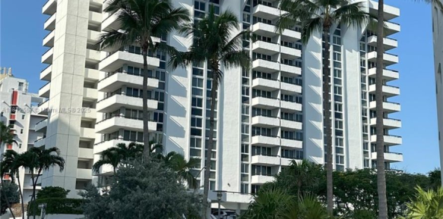 Condominio en Miami Beach, Florida, 2 dormitorios  № 1980505