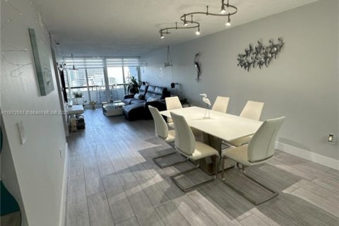 Condominio en venta en Miami Beach, Florida, 2 dormitorios, 100.8 m2 № 1980505 - foto 6