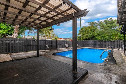 Купить виллу или дом в Пемброк-Пайнс, Флорида 4 спальни, 141.03м2, № 2023969 - фото 27