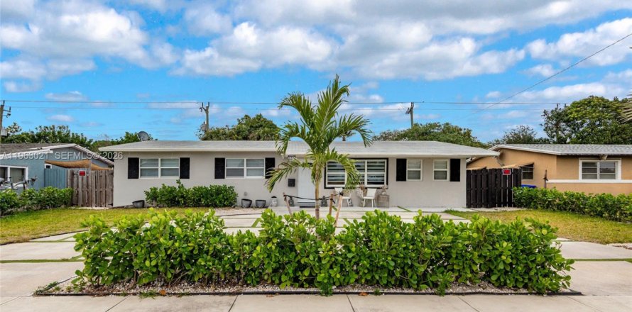 Дом в Пемброк-Пайнс, Флорида 4 спальни, 141.03м2 № 2023969