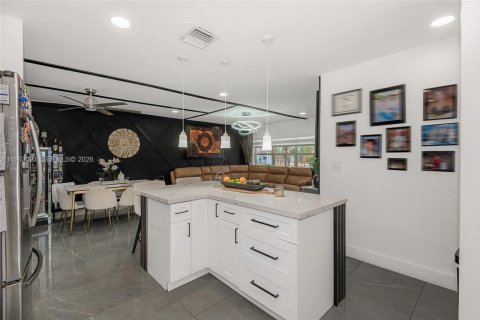 Купить виллу или дом в Пемброк-Пайнс, Флорида 4 спальни, 141.03м2, № 2023969 - фото 8