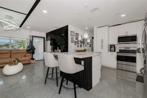 Купить виллу или дом в Пемброк-Пайнс, Флорида 4 спальни, 141.03м2, № 2023969 - фото 7