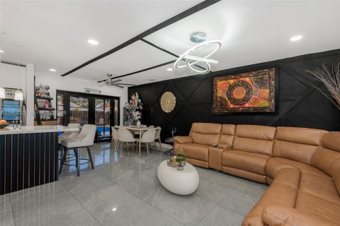 Купить виллу или дом в Пемброк-Пайнс, Флорида 4 спальни, 141.03м2, № 2023969 - фото 3