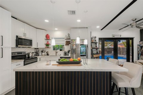 Купить виллу или дом в Пемброк-Пайнс, Флорида 4 спальни, 141.03м2, № 2023969 - фото 9