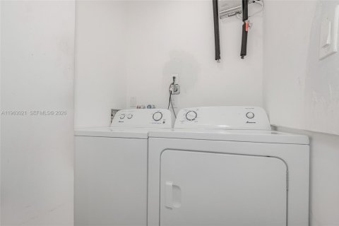 Купить виллу или дом в Пемброк-Пайнс, Флорида 4 спальни, 141.03м2, № 2023969 - фото 23