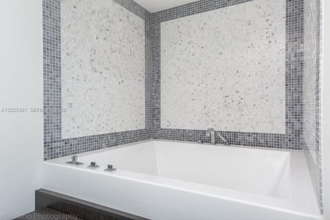 Copropriété à vendre à Miami, Floride: 2 chambres, 142.98 m2 № 2183484 - photo 24