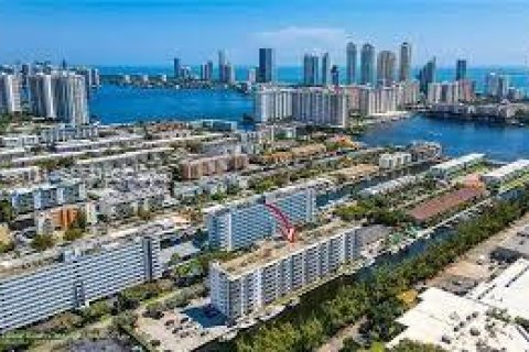 Copropriété à vendre à North Miami Beach, Floride: 41.34 m2 № 2058376 - photo 4