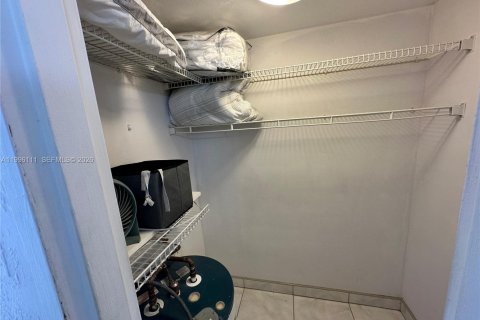 Copropriété à vendre à North Miami Beach, Floride: 41.34 m2 № 2058376 - photo 14