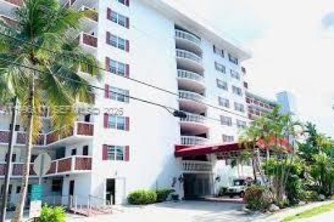 Copropriété à vendre à North Miami Beach, Floride: 41.34 m2 № 2058376 - photo 6