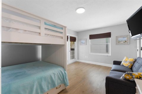 House in Madeira Beach, Florida 3 bedrooms, 192.68 sq.m. № 2391012 - photo 14