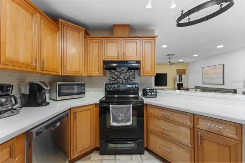 House in Madeira Beach, Florida 3 bedrooms, 192.68 sq.m. № 2391012 - photo 23
