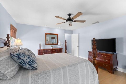 House in Madeira Beach, Florida 3 bedrooms, 192.68 sq.m. № 2391012 - photo 20
