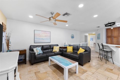 House in Madeira Beach, Florida 3 bedrooms, 192.68 sq.m. № 2391012 - photo 27