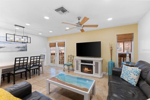 House in Madeira Beach, Florida 3 bedrooms, 192.68 sq.m. № 2391012 - photo 29