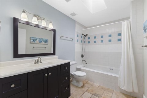 House in Madeira Beach, Florida 3 bedrooms, 192.68 sq.m. № 2391012 - photo 17