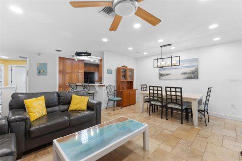 House in Madeira Beach, Florida 3 bedrooms, 192.68 sq.m. № 2391012 - photo 30