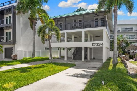House in Madeira Beach, Florida 3 bedrooms, 192.68 sq.m. № 2391012 - photo 3